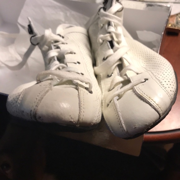 Kelsey Dagger great comfy leather sneaker in a bootie style. - Picture 8 of 9